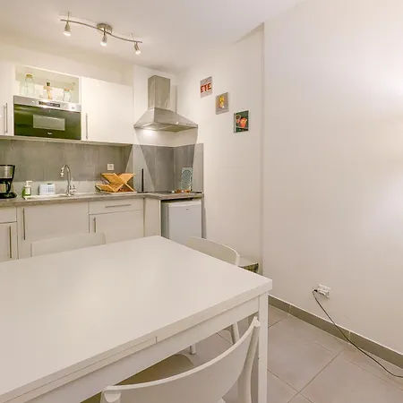 Chateau 4 Pers Vecchia Ac Wifi דירה ניס